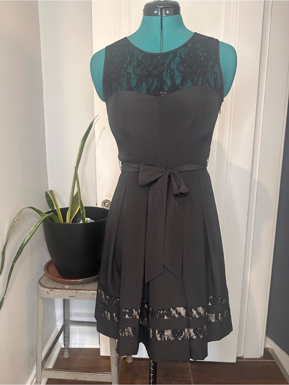 GUESS Black Lace Yoke Fit-and-Flare Midi Dress with Waist Tie